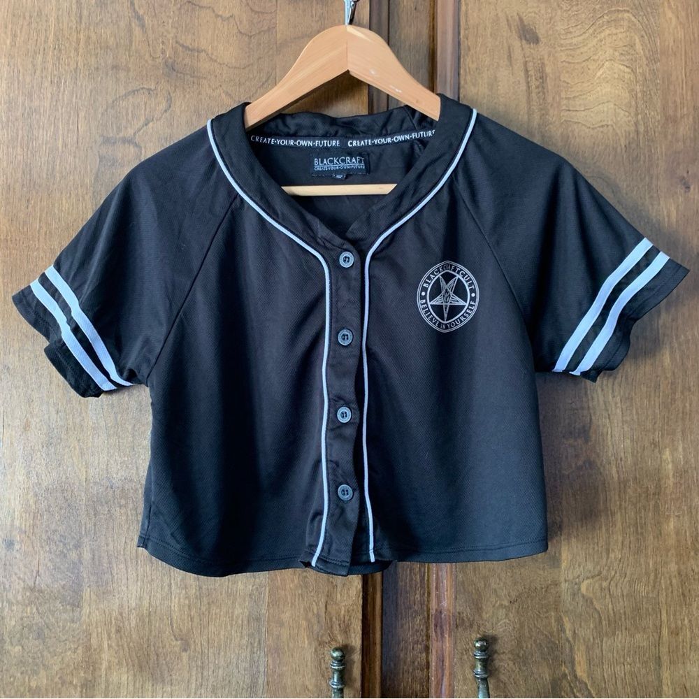 BLACKCRAFT Black Cropped Baseball Tee with White Piping